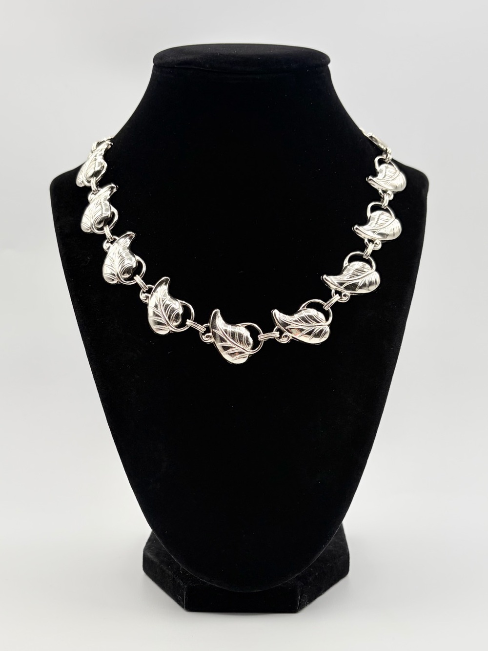 Paul Carver USA Vintage Silver-Tone Leaf Necklace
